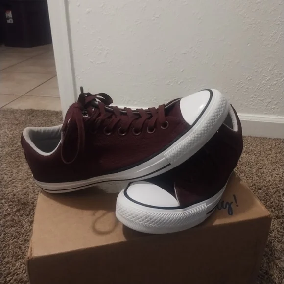 Converse  Unisex Size 8.5 men size 10.5 women Converse All Star Low Top Burgundy - Picture 2 of 10